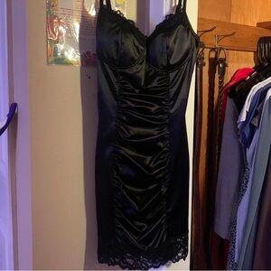 •Body-con Dress w/ Lace Detailing 
•Windsor, Worn Once 
•Small